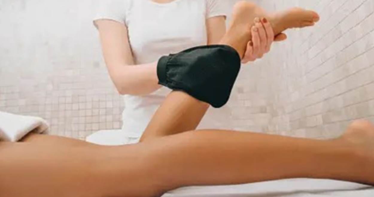 How to Use Exfoliating Gloves for Smoother Skin?